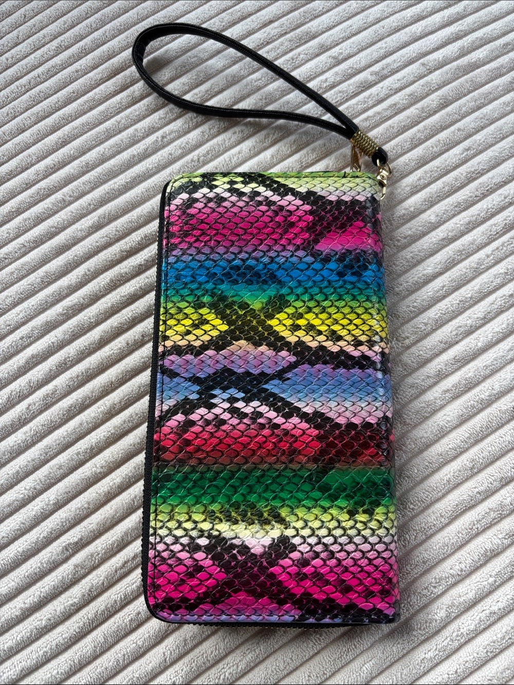 NWOT Colorful Rainbow Snake-Print Wristlet Wallet